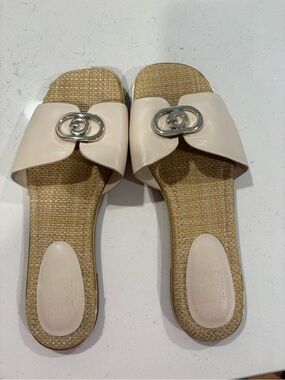 Women’s GBG Los Angeles by Guess Cream Slide Sandals Size 8.5